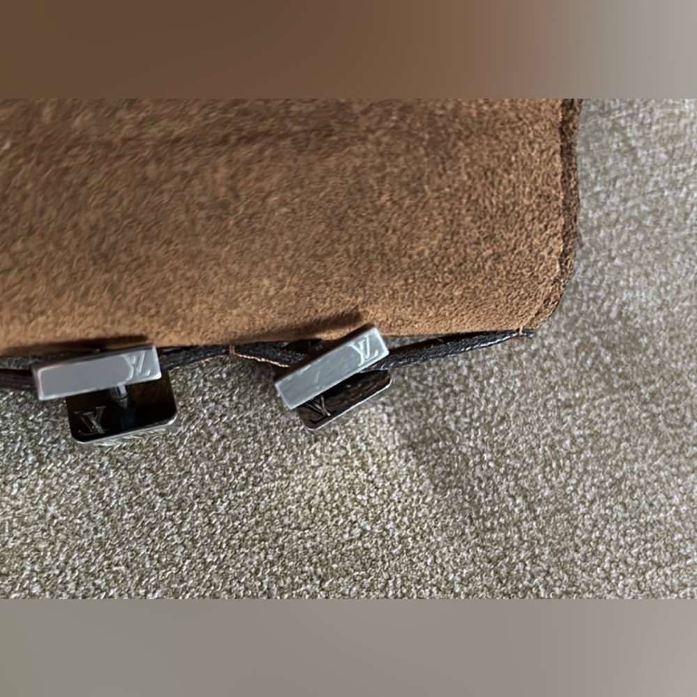 Louis Vuitton Cufflinks - Picture 5 of 6